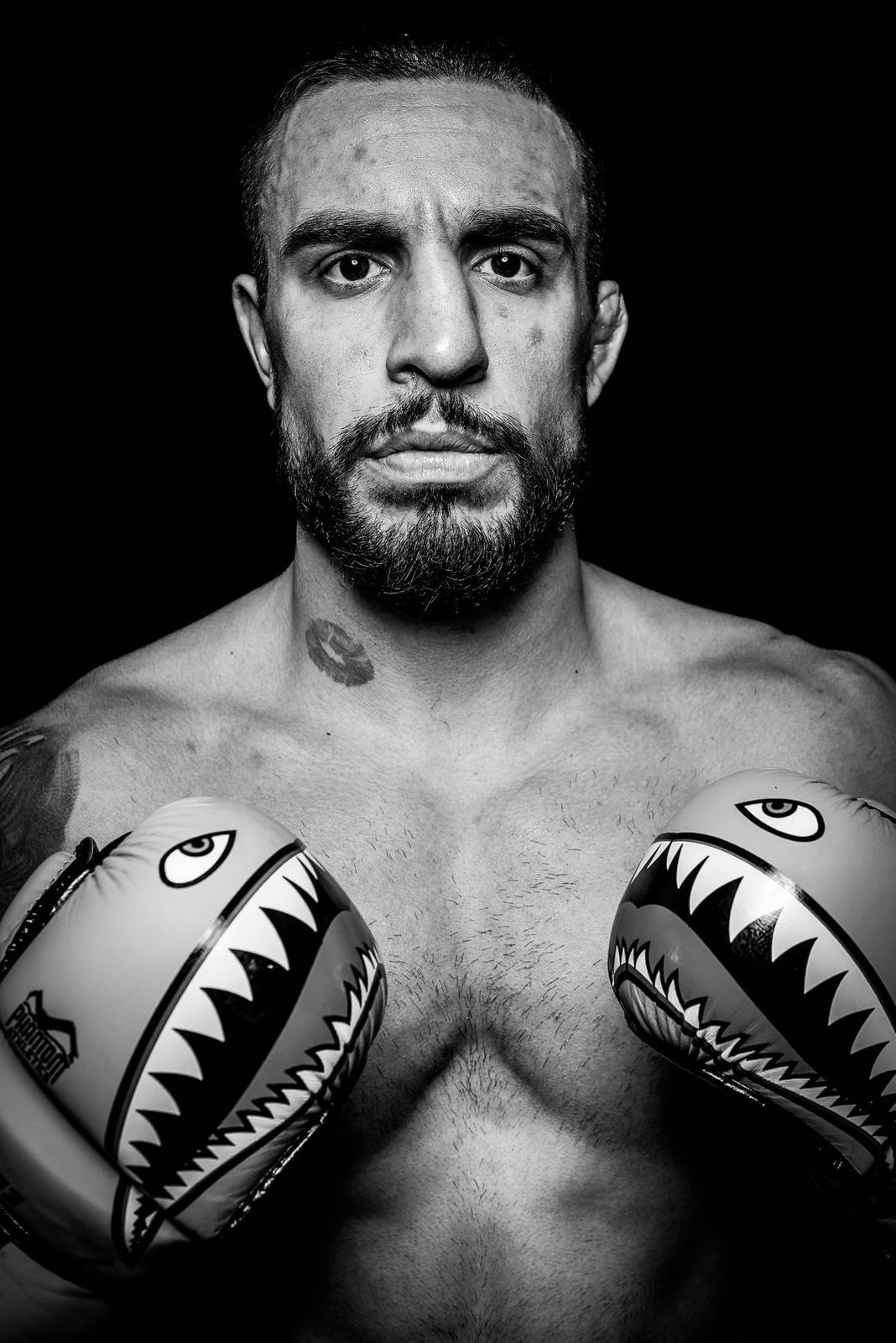MMA-Fighter Nicolo Solli mit Phantom Athletics Boxhandschuhen