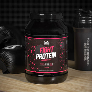 Phantom Athletics Fight Protein Raspberry 1000g, ideal für Kampfsportarten wie MMA und Muay Thai. Fördert die Regeneration und bietet exzellenten Geschmack bei optimaler Qualität.