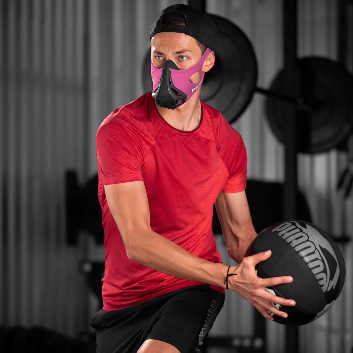 Entwickelt von Phantom Athletics, unterstützt die Phantom Trainingsmaske dein Ausdauer- und Krafttraining. Perfekt für ambitionierte Kampfsportler.