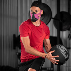 Entwickelt von Phantom Athletics, unterstützt die Phantom Trainingsmaske dein Ausdauer- und Krafttraining. Perfekt für ambitionierte Kampfsportler.