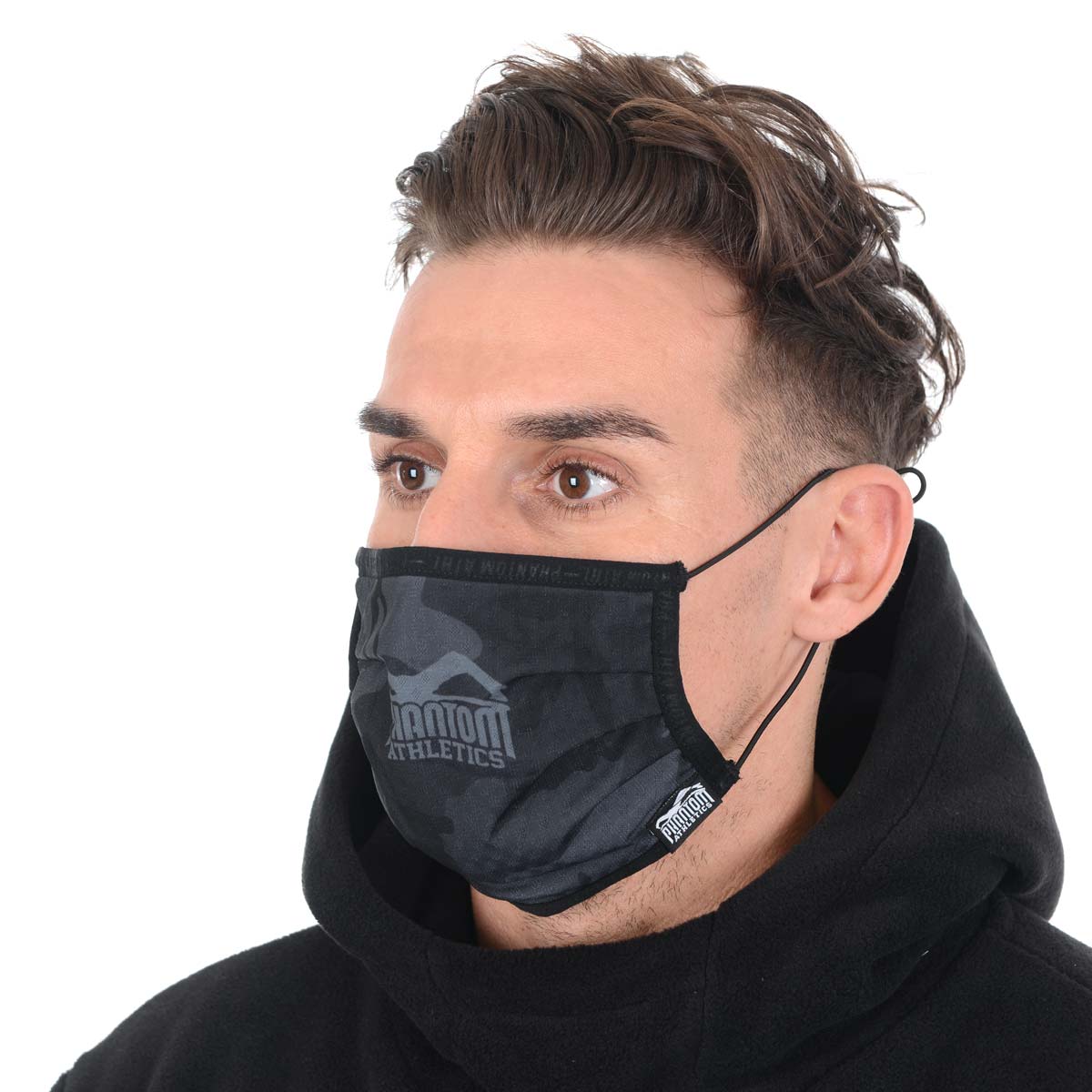 Hochwertige Phantom Athletics Facemask im Black Camo Design, speziell für Kampfsportler entwickelt. Perfekte Kombination aus Funktionalität, Stil und Schutz.