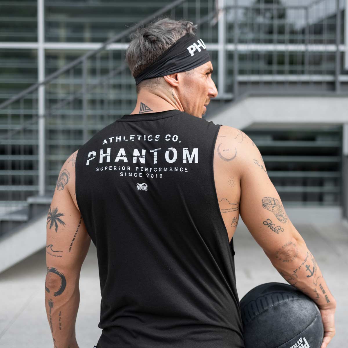 Leichtes und elastisches Headband Zero von Phantom Athletics, perfekt für Kampfsporttraining. Schützt vor Schweiß und hält Haare aus dem Gesicht während intensiver Workouts.