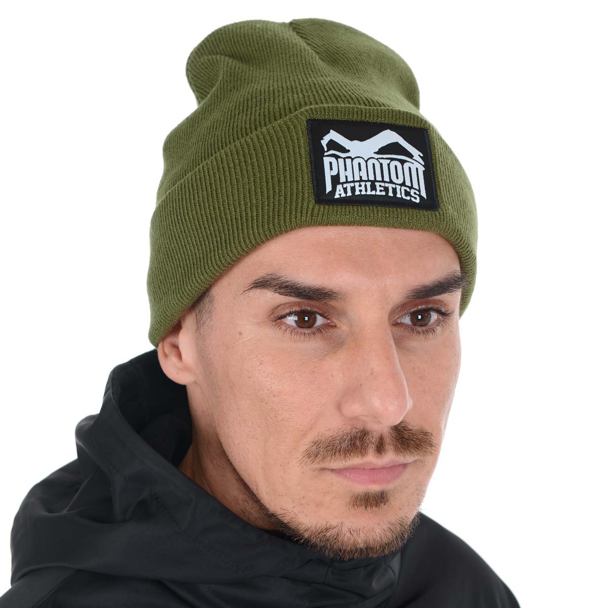 Komfortable Phantom Athletics Beanie Team Army mit breitem Umschlag und Phantom-Logo, ideal für kalte Trainingseinheiten.