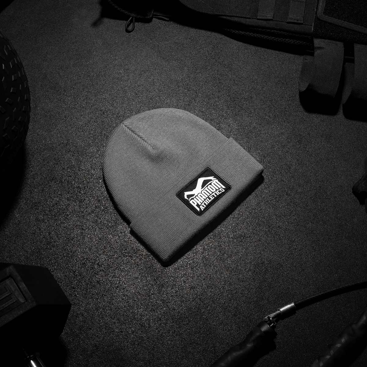 Phantom Athletics Beanie Team Grau – vielseitige Mütze für Athleten, die auch bei niedrigen Temperaturen top performen wollen.