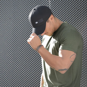 Kampfsport Cap schwarz. 5-Panel Trucker Style Cap mit gebogenem Schirm. Bekenne Flagge, egal ob beim MMA, Muay Thai, BJJ oder Kickboxen.