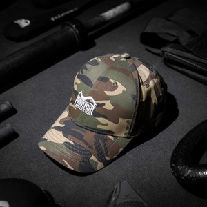 Phantom Cap für Kampfsportler. 6-Panel Cap in grün Camo mit gebogenem Schirm und hochwertig gesticktem Phantom Athletics Logo. Ideal für alle MMA Kämpfer, Boxer, BJJ Kämpfer, Thaiboxer oder Kickboxer.