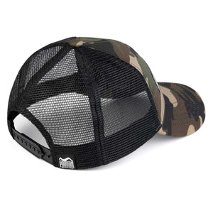 Phantom Cap für Kampfsportler im Trucker Style mit atmungsaktivem MESH Teil an der Hinterseite. Grün Camo mit gebogenem Schirm und hochwertig gesticktem Phantom Logo welches reflektiert. Ideal für dein Outdoor Workout und perfekt für alle MMA Kämpfer, Boxer, BJJ Kämpfer, Thaiboxer oder Kickboxer.