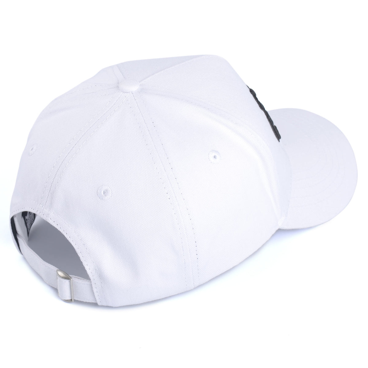 Phantom Cap für Kampfsportler. 5-Panel Trucker Style Cap in weiss mit gebogenem Schirm und hochwertig gesticktem Phantom Athletics Logo. Ideal für alle MMA Kämpfer, Boxer, BJJ Kämpfer, Thaiboxer oder Kickboxer.