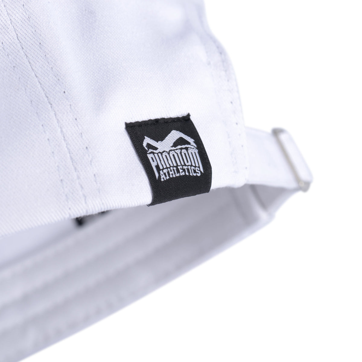 Phantom Cap für Kampfsportler. 5-Panel Trucker Style Cap in weiss mit gebogenem Schirm und hochwertig gesticktem Phantom Athletics Logo. Ideal für alle MMA Kämpfer, Boxer, BJJ Kämpfer, Thaiboxer oder Kickboxer.