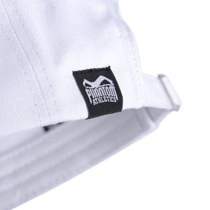 Phantom Cap für Kampfsportler. 5-Panel Trucker Style Cap in weiss mit gebogenem Schirm und hochwertig gesticktem Phantom Athletics Logo. Ideal für alle MMA Kämpfer, Boxer, BJJ Kämpfer, Thaiboxer oder Kickboxer.