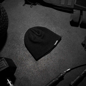 Vantage Black Beanie von Phantom Athletics, ideal für Muay Thai, MMA und Training. Robustes Material hält warm und sorgt für eine perfekte Passform.