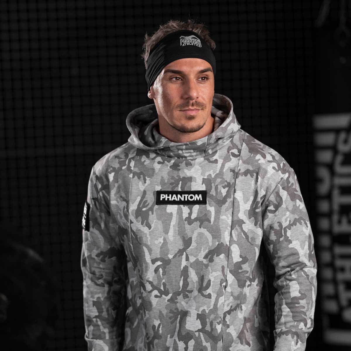 Leichtes Stirnband Team von Phantom Athletics, ideal für Muay Thai, Kickboxen und Kampfsport. Schützt vor Schweiß und bleibt sicher an Ort und Stelle während des Trainings.