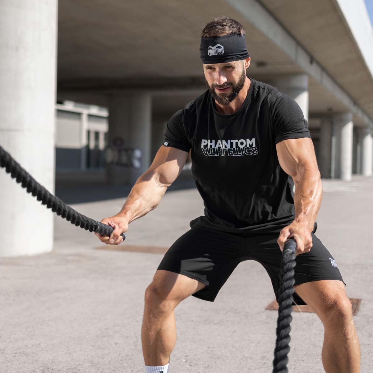Headband Team von Phantom Athletics, entwickelt für Kampfsportler und Fitnessenthusiasten. Schützt vor Schweiß und sorgt für sicheren Halt bei dynamischen Bewegungen.