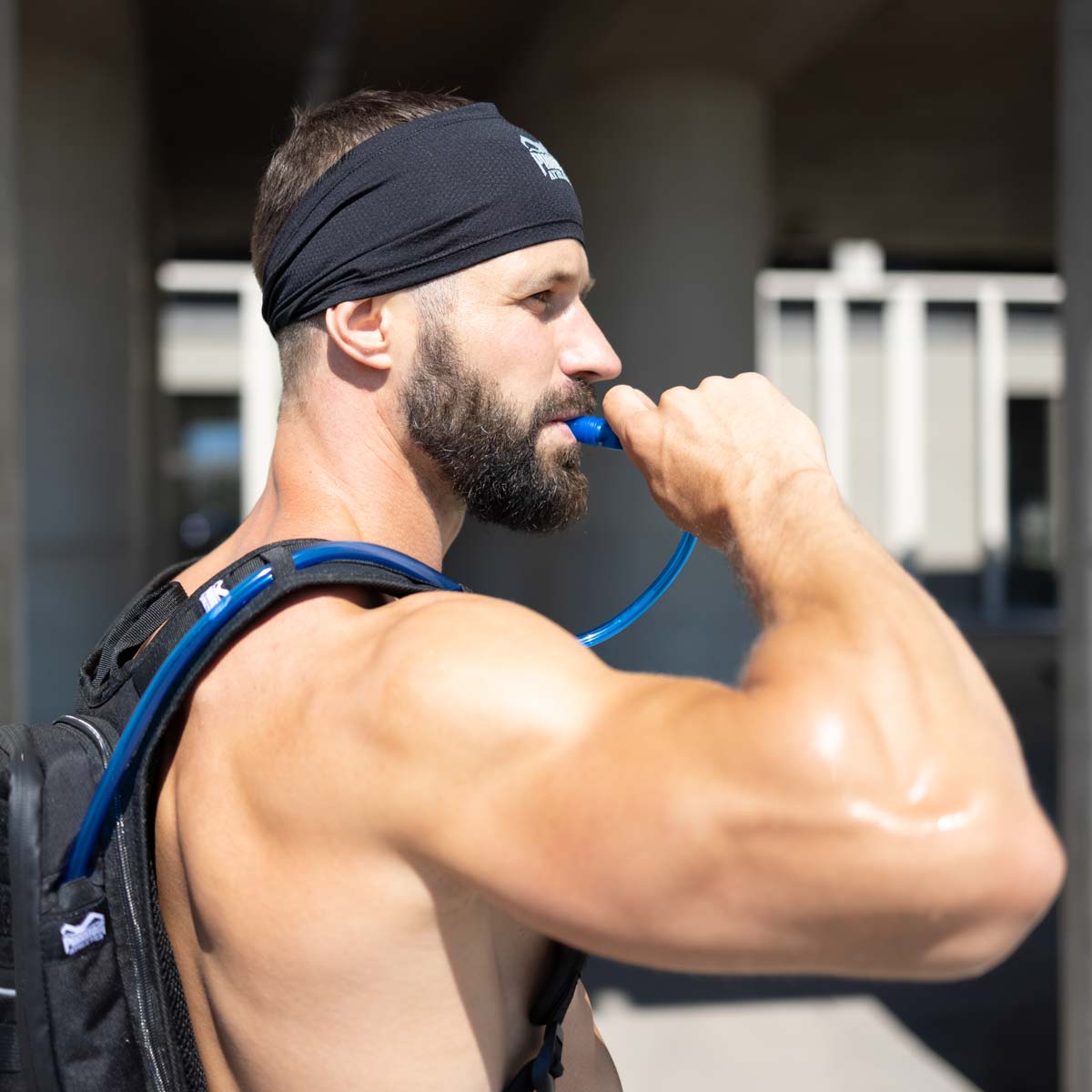 Phantom Athletics Headband Team, ideal für Kampfsportler und Athleten. Bietet zuverlässigen Schutz vor Schweiß und sorgt für uneingeschränkten Fokus im Training.