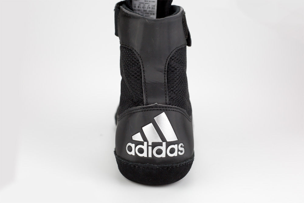 Die Adidas Combat Speed 5 (CS5) Ringerschuhe zählen zu unseren absoluten Bestsellern. Die Kombination aus Qualität, Stabilität in Training und Wettkampf sowie eine unschlagbaren Preis, machen den Adidas Combat Speed Ringerschuh zu einer Must-Have für jeden Ringer. 