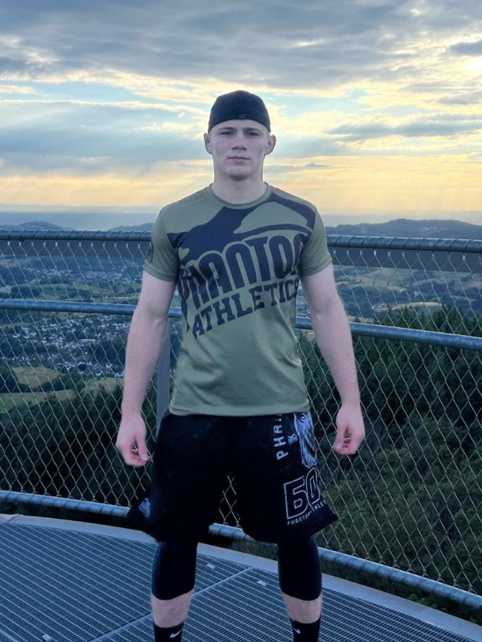 Felix Schmitt, Phantom Athlet & Ringer im Phantom Athletics Shirt