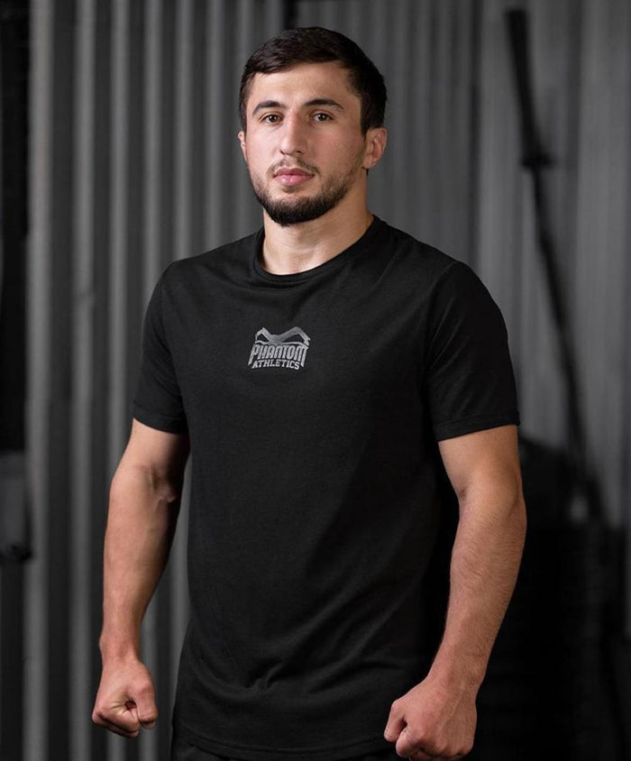 DRB Ringer Idris Ibaev im Phantom Athletics Outfit