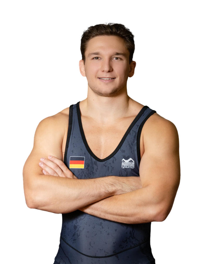 Ringer Chris Kraemer mit Phantom Athletics Ringertrikot