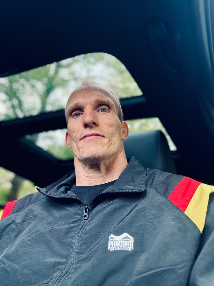 Athletik- & Performance-Coach Christian Mohr mit Phantom Athletics DMC Germany Trainingsjacke