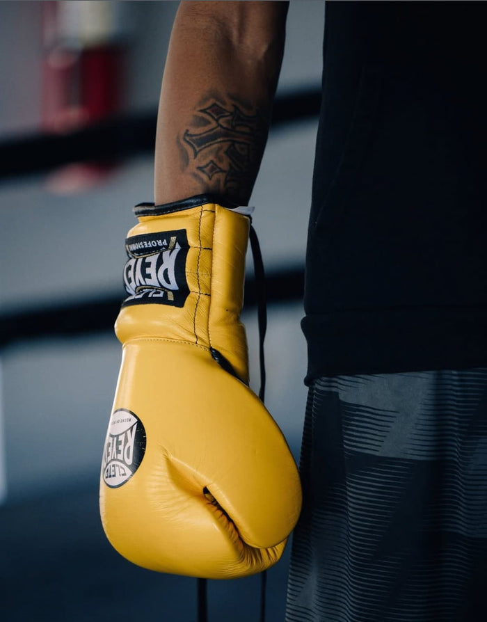 Cleto Reyes Boxhandschuhe in Gelb mit Schnürung