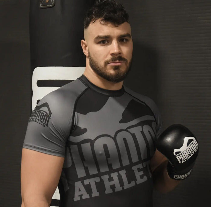 Felix Schmitt, Phantom Athlet & Ringer im Phantom Athletics Shirt