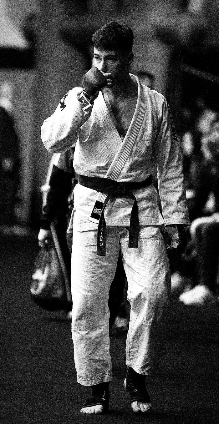 Ju-Jitsu Fighter Dalian Noree mit Phantom Athletics Gi kurz vor einem Kampf