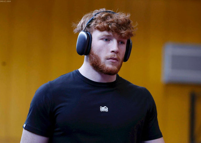 Ringer Darius Kiefer mit Phantom Athletics T-Shirt