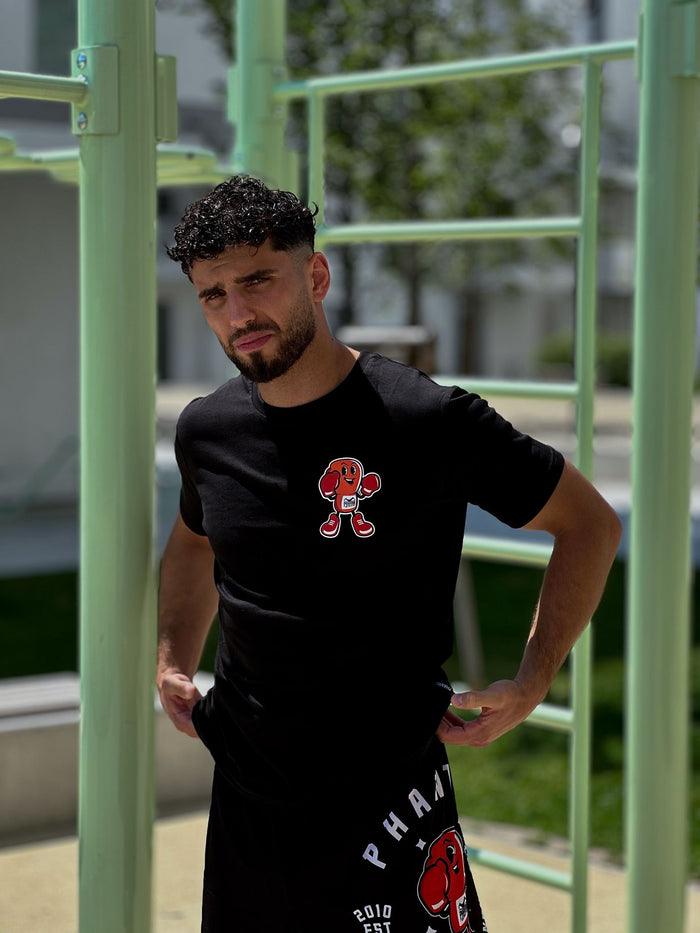 Boxer Emin Jamini mit Phantom Athletics T-Shirt und Training Shorts