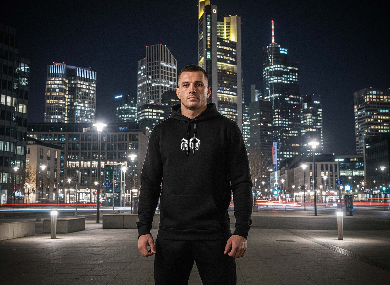 Phantom Athlet mit Phantom Athletics Hoodie in Frankfurt am Main