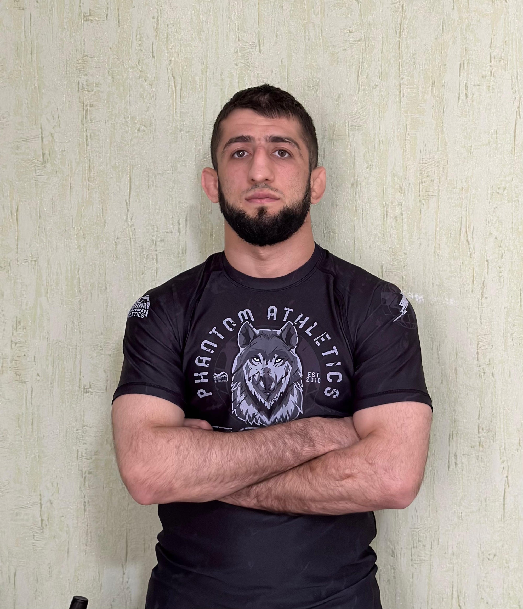 Ringer Islam Dudaev mit Phantom Athletics Rashguard