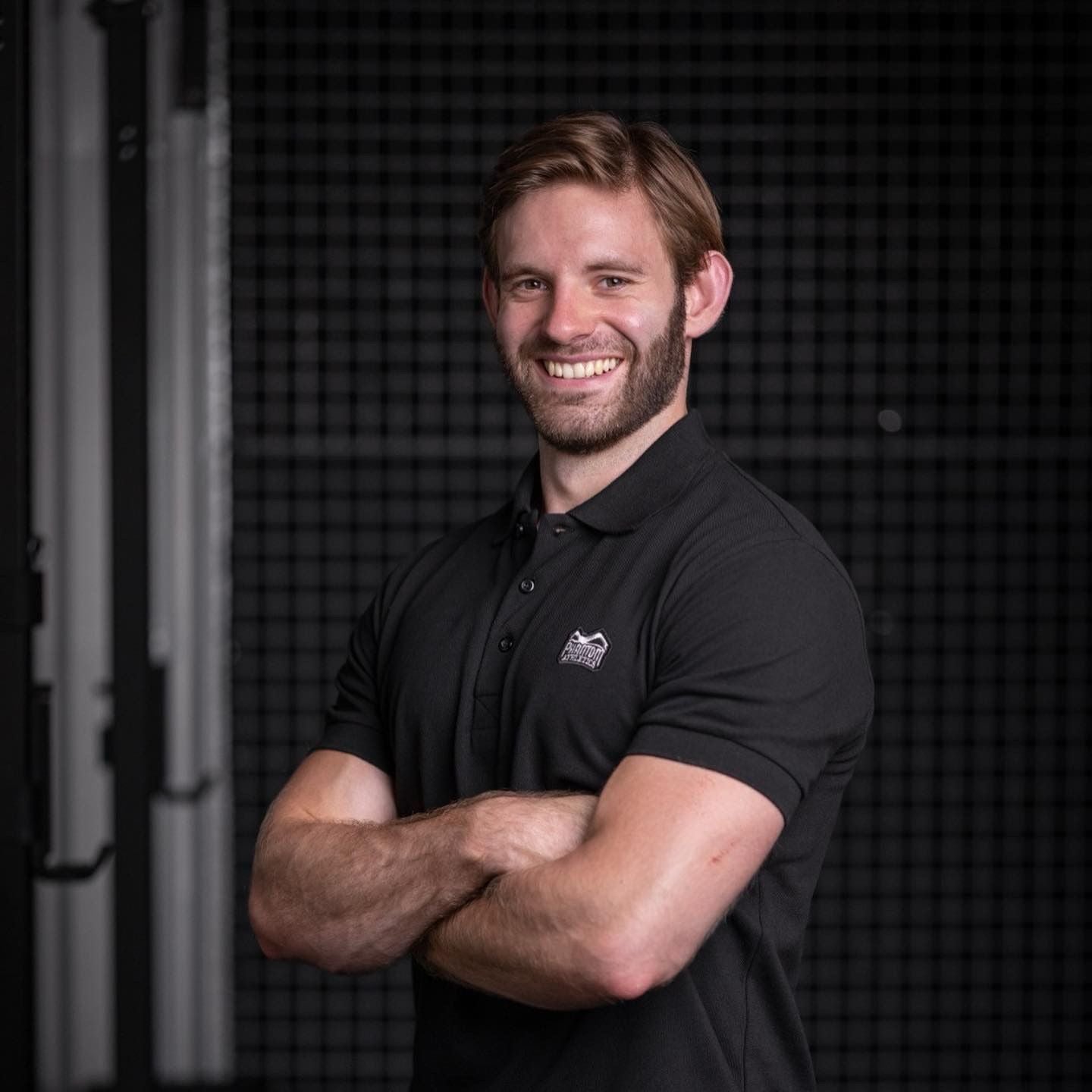 Gewichtheber Jakob Weber mit Phantom Athletics T-Shirt
