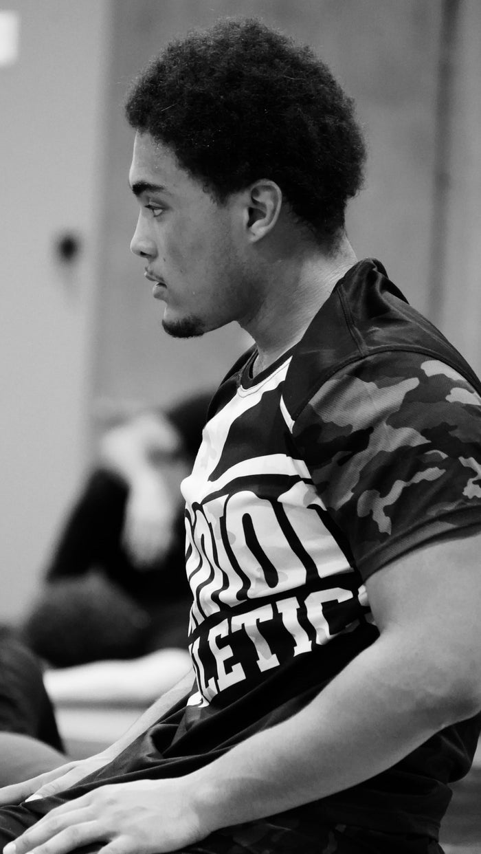 Ringer Mattéo Monteiro mit Phantom Athletics T-Shirt