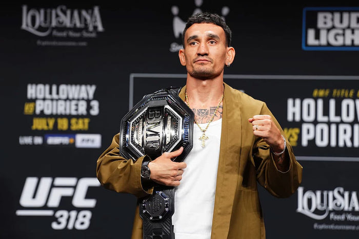 UFC-Fighter Max Holloway mit BMF-Belt