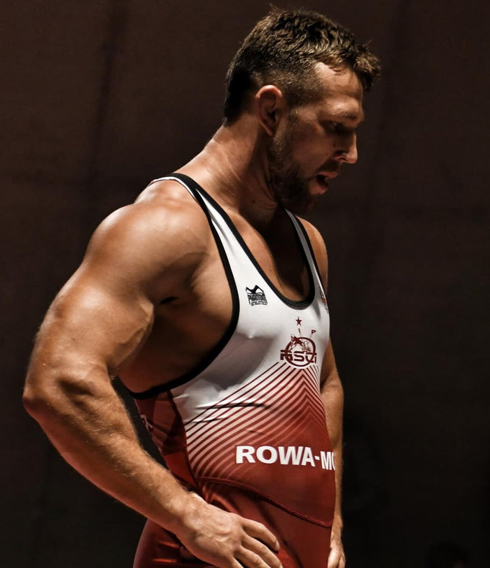 Ringer Michael Wagner mit Phantom Athletics Ringertrikot