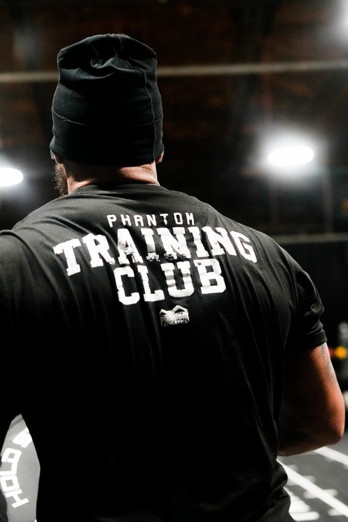 MMA-Fighter Brad Jean-Elie mit Phantom Athletics T-Shirt 