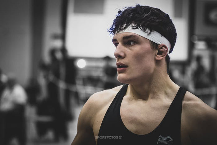 Ringer Michael Peisker mit Phantom Athletics Ringertrikot