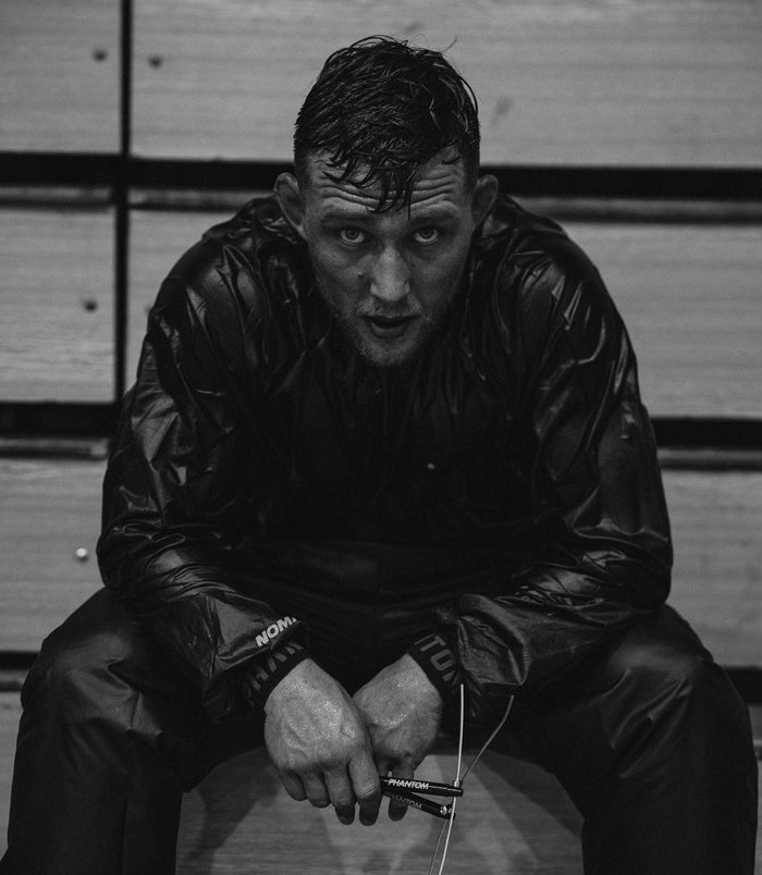 ÖRSV Ringer Michael Wagner beim Gewichtmachen mit dem Phantom Nomax-S Schwitzanzug. 