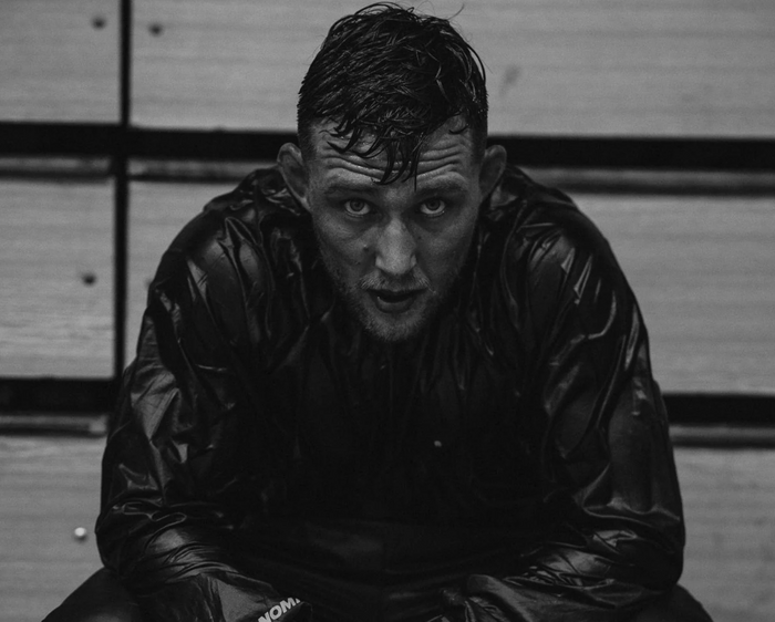 Ringer Michael Wagner mit Schwitzanzug von Phantom Athletics