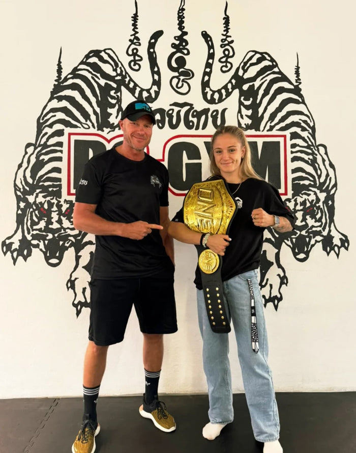 RS-Gym Salzburg Gründer und Inhaber Roland Schwarz mit Muay Thai World Champion und Phantom-Athletin Stella Hemetsberger