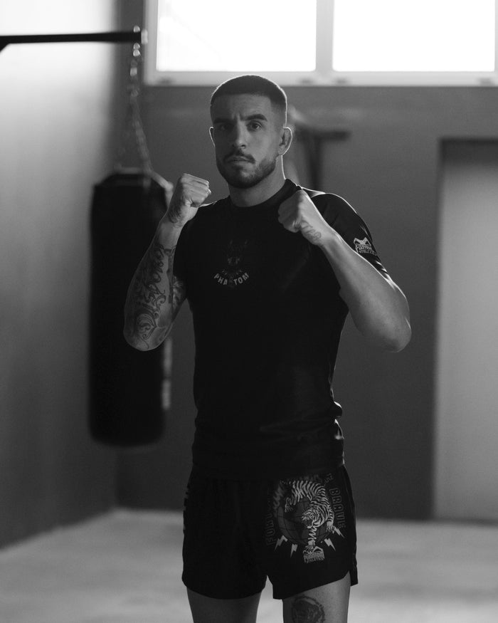 MMA-Fighter Nicolo Solli mit Phantom Athletics T-Shirt und Shorts