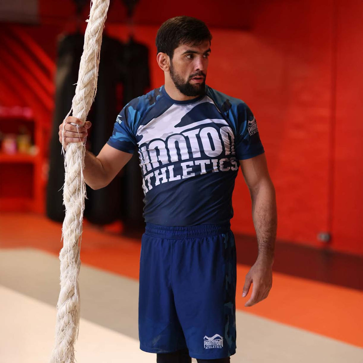 Phantom Athletics Rashguard Warfare Navy Camo – Kompressionsshirt für Kampfsportler, ideal für MMA, BJJ und Muay Thai.