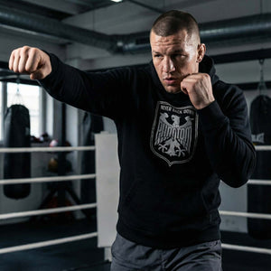 Komfortabler Kampfsport‑Hoodie von Phantom Athletics in Schwarz mit kontrastreichen weißen Details für Muay Thai‑Warm‑Ups und Technik‑Workouts.