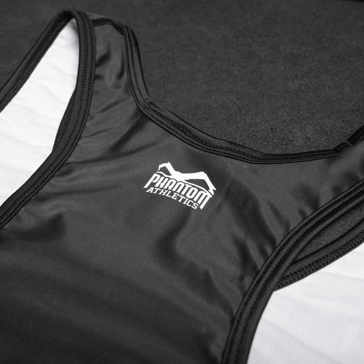 Phantom Ringertrikot Apex in der Farbe Schwarz. Ideal für dein Ringer Training. In hervorragender Passform und Haltbarkeit für Training und Wettkampf.