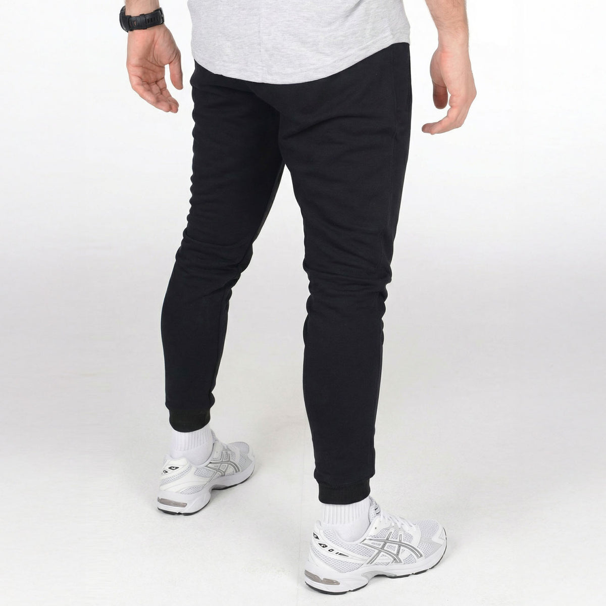 Die Phantom Athletics Apex Jogginghose kombiniert Komfort und Performance für intensives Kampfsport-Training. Ideal für Sparring, Krafttraining oder den Weg ins Gym bietet sie maximale Bewegungsfreiheit.