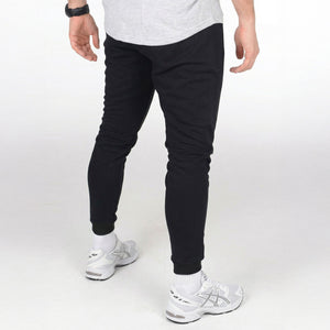 Die Phantom Athletics Apex Jogginghose kombiniert Komfort und Performance für intensives Kampfsport-Training. Ideal für Sparring, Krafttraining oder den Weg ins Gym bietet sie maximale Bewegungsfreiheit.