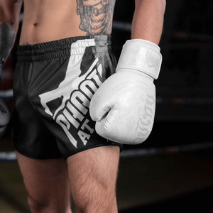 Elegante weiße Boxhandschuhe Frost White von Phantom Athletics – ideal für intensives Boxen, Muay Thai und MMA-Training mit hervorragender Polsterung.