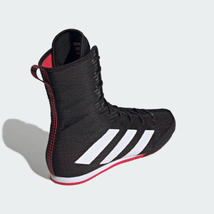 Adidas Box Hog 4 in klassischem Schwarz – professionelle Boxschuhe für Kampfsportler, die Wert auf Stabilität, Komfort und Langlebigkeit legen.