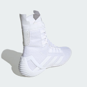 Weiße Speedex 23 Boxschuhe von Adidas – entwickelt für Schnelligkeit, Kontrolle und Komfort. Ideal für dynamisches Boxen, Muay Thai oder andere Kampfsportarten.