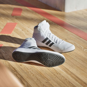 Diese weißen Adidas Havoc Ringerschuhe mit schwarzen Details kombinieren Funktionalität und Stil. Sie bieten eine hervorragende Passform und Stabilität, um deine Leistung im Training und Wettkampf zu maximieren.
