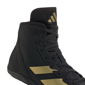 Der Adizero Ringerschuh von Adidas. Das neue Topmodell für alle die mehr auf der Matte wollen. MIt super Passform und Grip in Training und Wettkampf. Sehr schlank und flach gebaut. Ohne Kompromisse sorgt der Adizero für perfekten Halt in deinem Ringen. Code: 3207